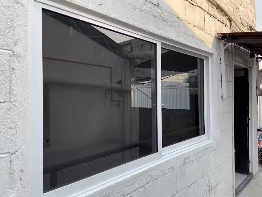 Aluminio, vidrio y herreria &ldquo;AL CRISTAL&rdquo;