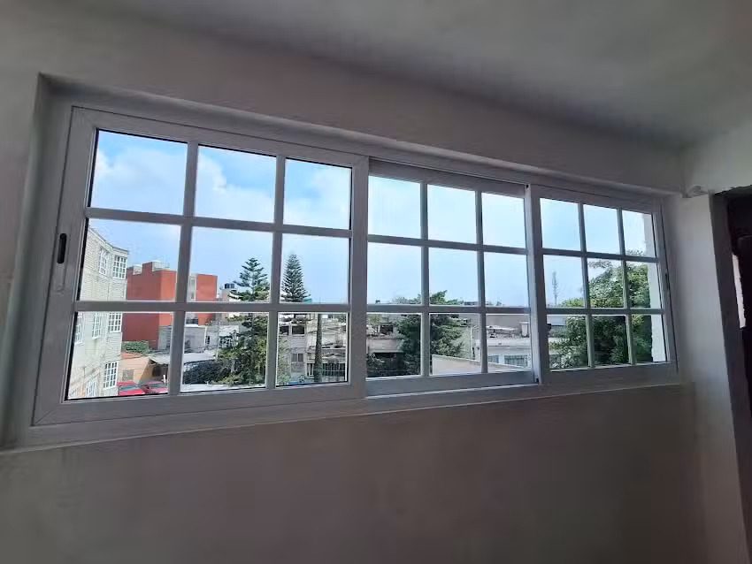 Aluminio y Herrer&iacute;a Universal