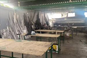 ALUMINSER ventanas De Aluminio y Cristal , Canceles De Ba&ntilde;o , Domos De Policarbonato , Alucobond , Acero Inoxidable