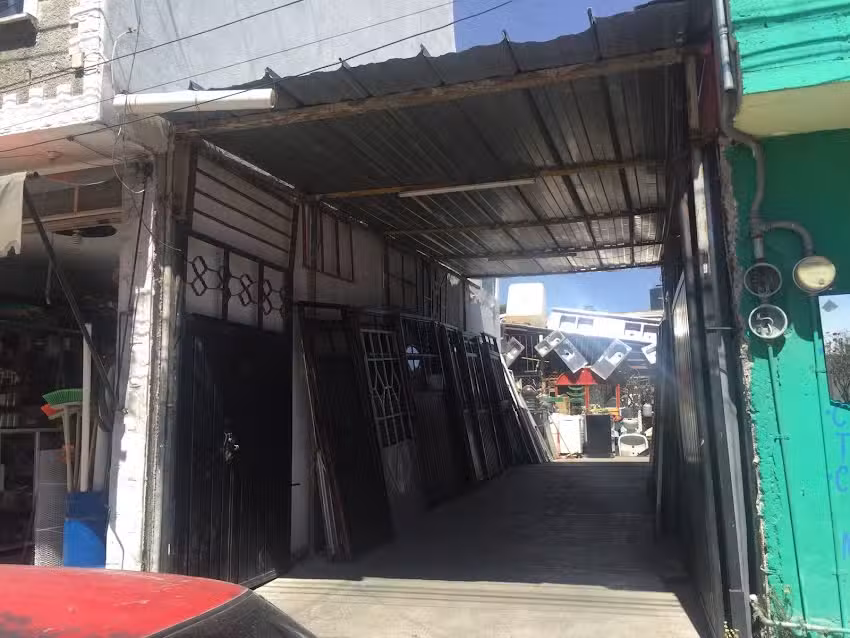 BAZAR DE PUERTAS Y VENTANAS