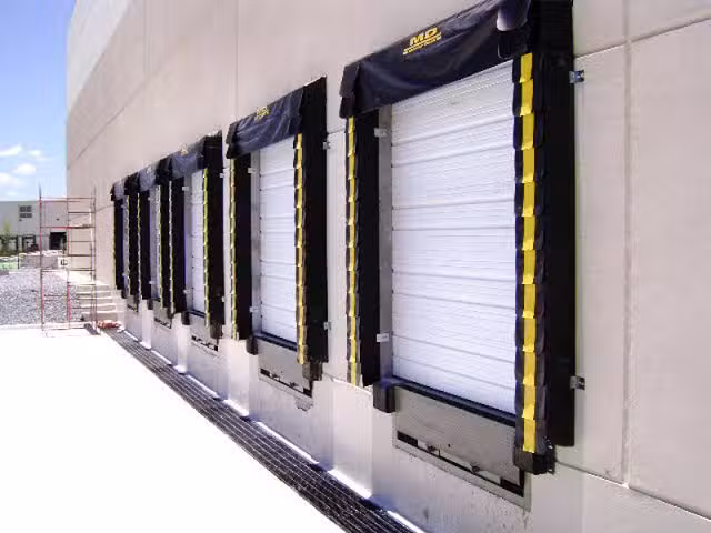 Cortinas met&aacute;licas F&A