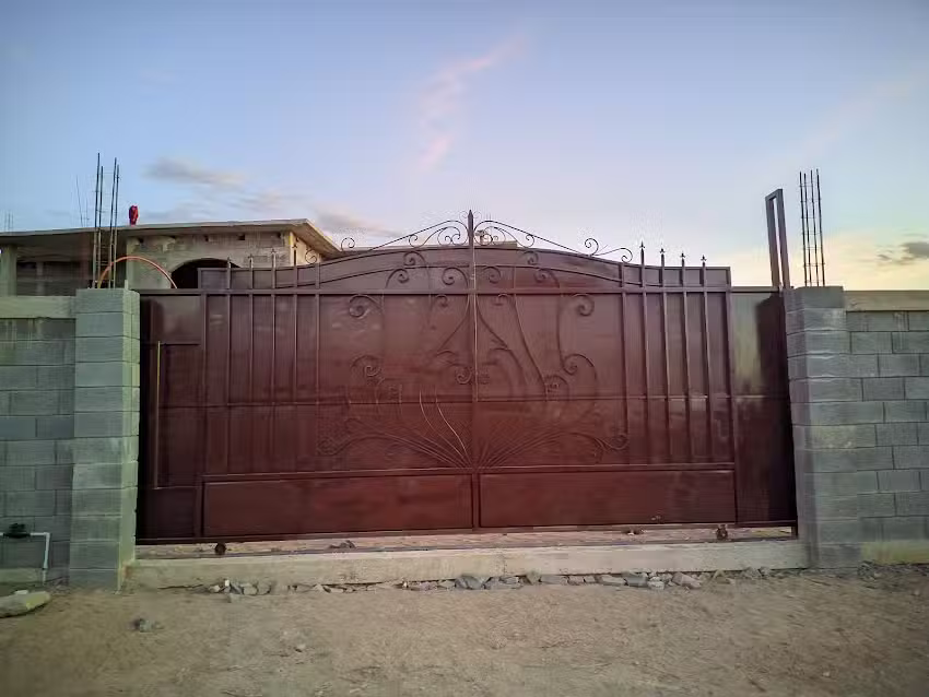 De Le&oacute;n Welding & Construction