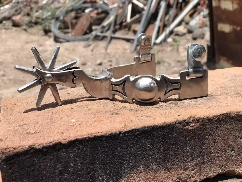 Espuelas Jecori de Acero Inoxidable y Artesanales. Chapiespuelas y Frenos.