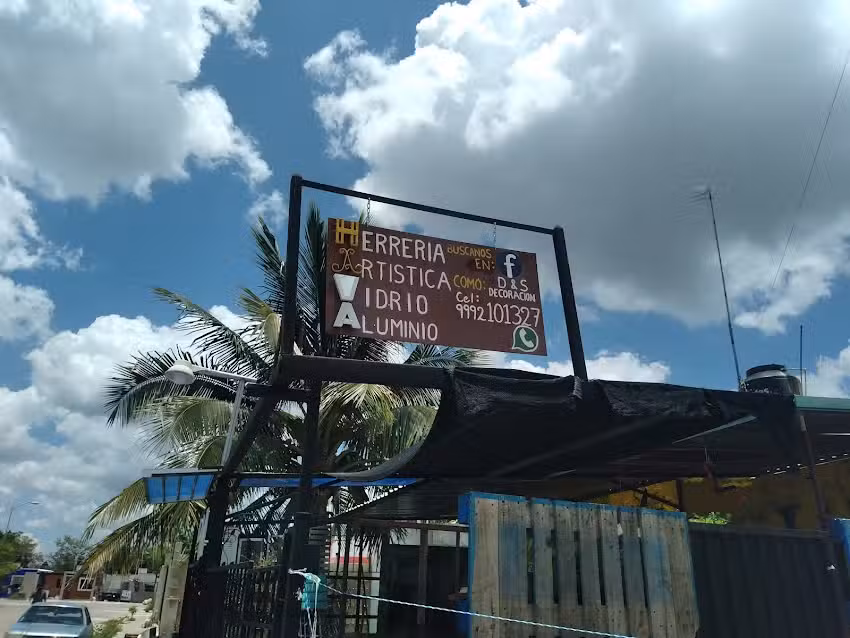 HAVA HERRER&Iacute;A ART&Iacute;STICA VIDRIO Y ALUMINIO