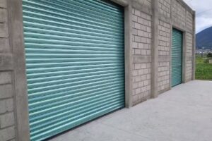 Herreria, aluminio, plomer&iacute;a, electricidad.