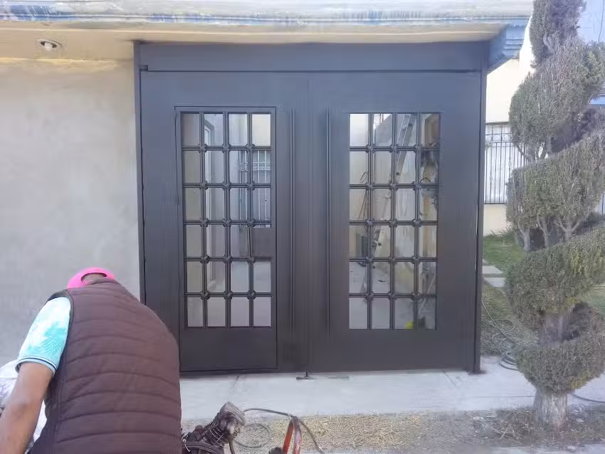 Herrer&iacute;a &ldquo;Leo&rdquo; y aluminio