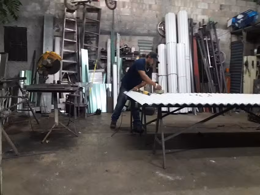 Herrer&iacute;a Y Cortinas Met&aacute;licas Lara