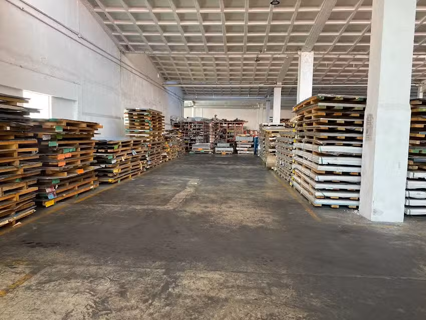 I.N.T. INOXIDABLES, S.A. DE C.V.