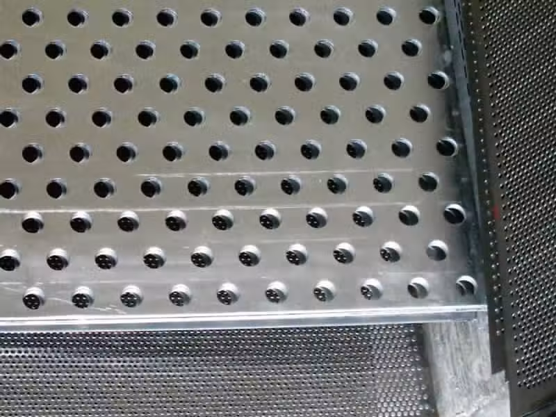 Laminas perforadas (LAMPER)