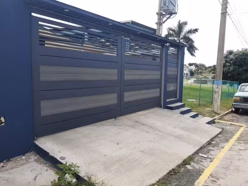 PORTONES DE ALUMINIO HERRER&Iacute;A ALUMINERO