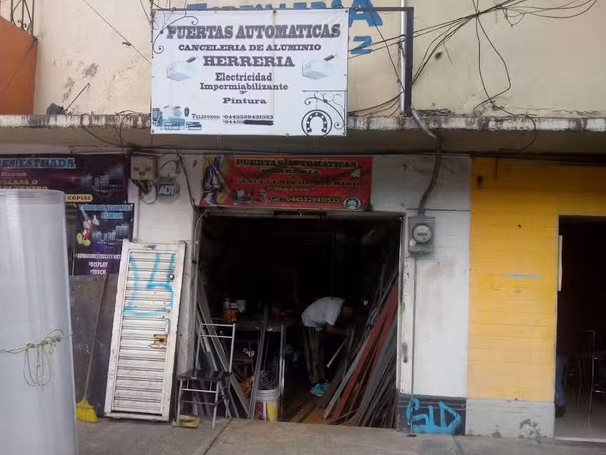 Puertas Autom&aacute;ticas, Herrer&iacute;a y Canceleria de Aluminio