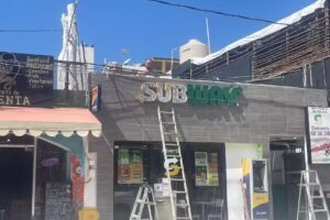 Puertas autom&aacute;ticas peninsular, herrer&iacute;a y aluminio