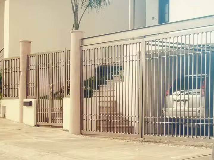 Puertas y ventanas de herrer&iacute;a moderna