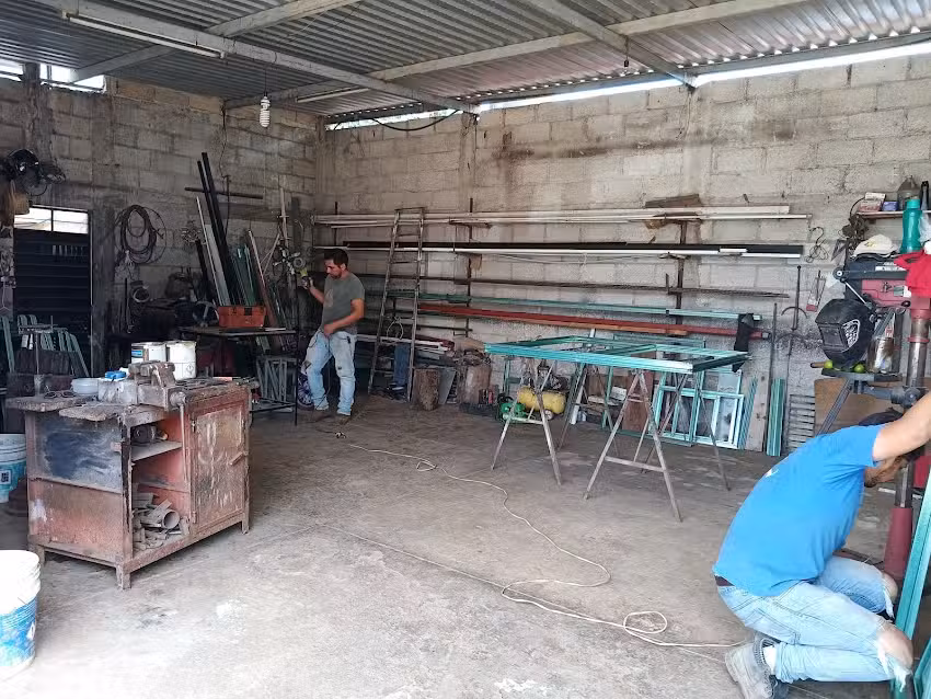 Taller de Aluminio Fierro y cristaleria Daniel Zaragoza