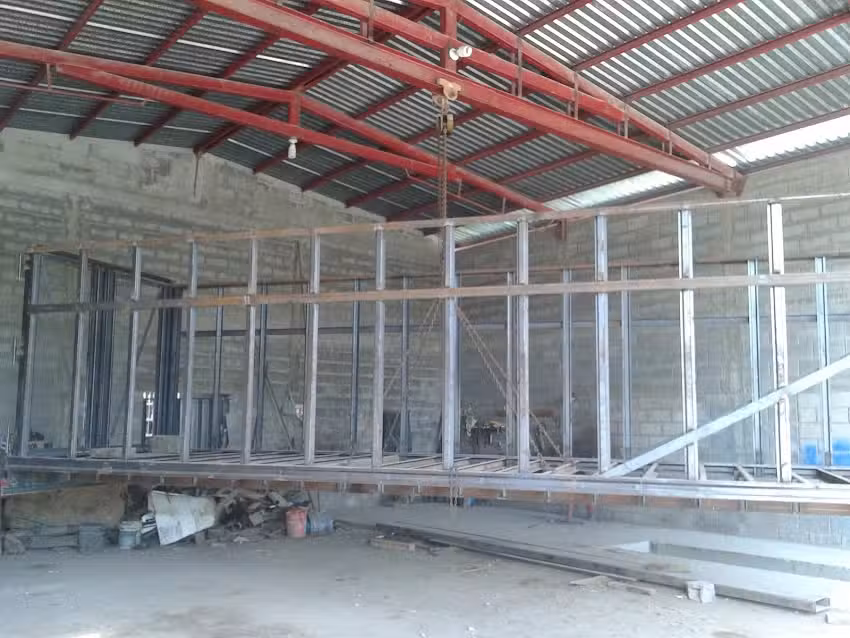 TALLER DE SOLDADURA EN GENERAL MUELLES Y MOFLES EL KALY