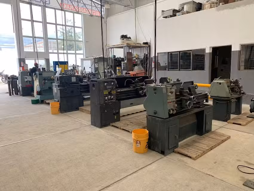 Taller de Torno \\ Maquinados y Reparaciones QUINDIE