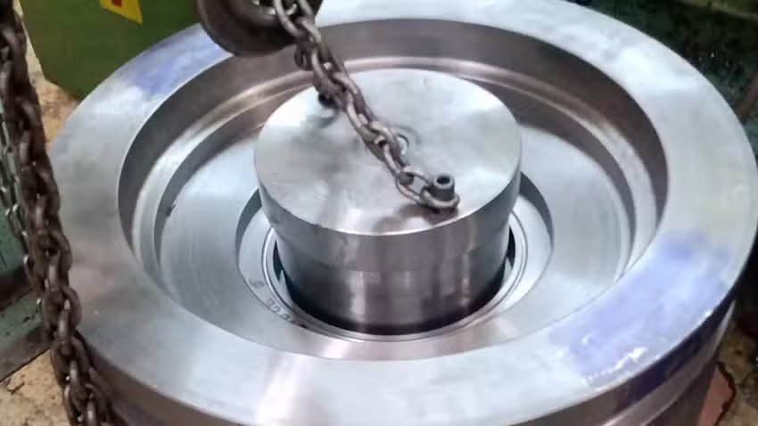 Taller de Torno (Moldes y Troqueles) Grupo Industrial Vals