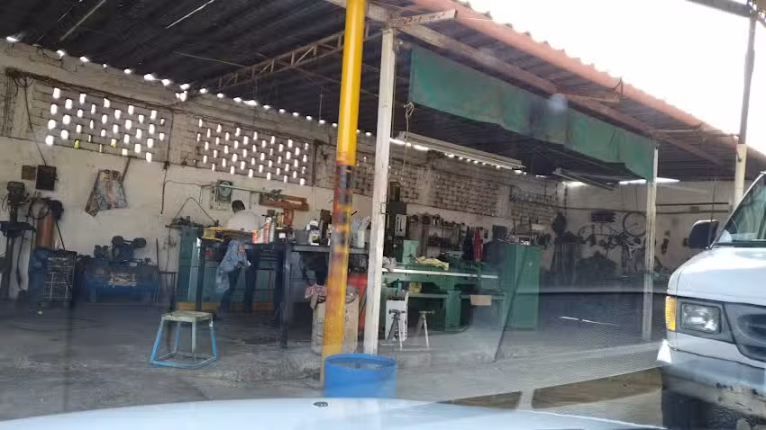 Taller De Torno Y Soldadura De Le&ograve;n