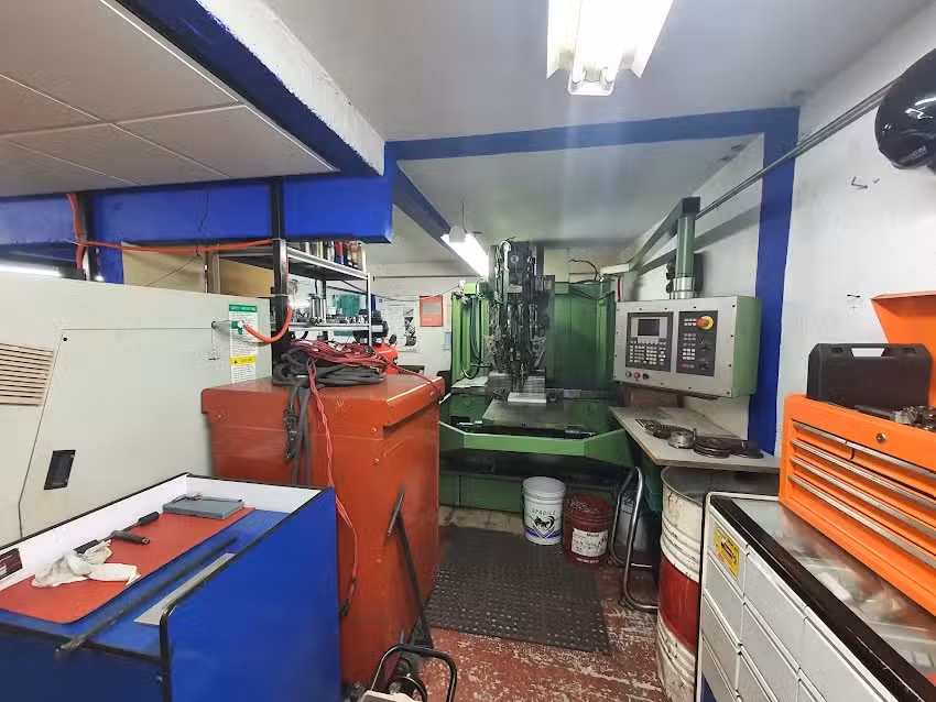 Taller Industrial de Tornos Raore