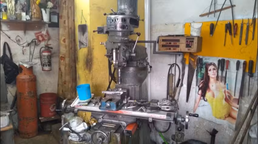 Taller mec&aacute;nico de torno y fresado