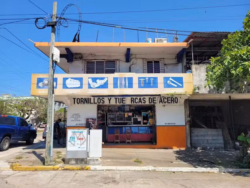 Tornillos y Tuercas de Acero