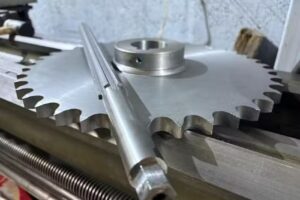 Torno y fresadora CNC JB