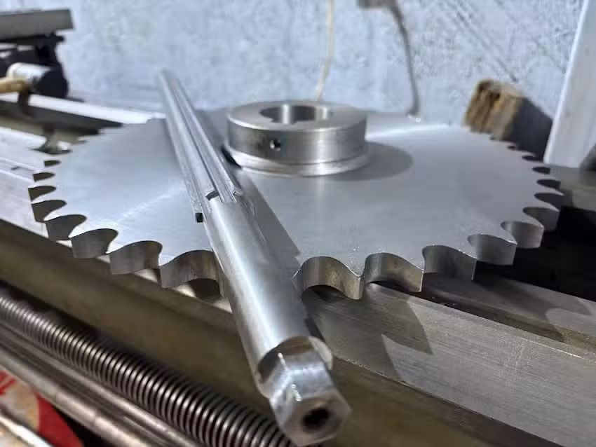 Torno y fresadora CNC JB