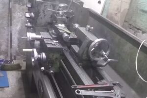 Torno y fresadora. Servicio de mantenimiento industrial