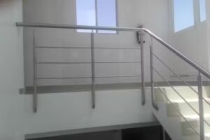 Vidrio, Aluminio Y Muebles De Acero Inoxidable D&E