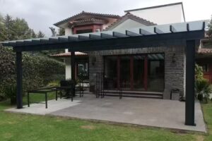 VULKANIA Canceleria de aluminio cristal templado, herrer&iacute;a y puertas autom&aacute;ticas